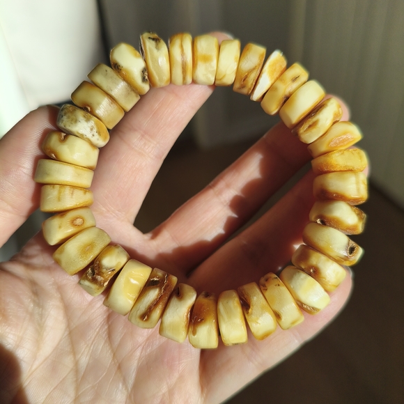 104 Natural Amber Raw Bead Stretch Bracelet - Yellow Cream Tones - Picture 3 of 4